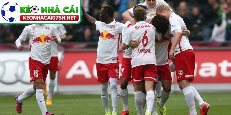 Aston Villa thắng ngược Salzburg với 5 bàn nghẹt thở ở Europa League 2 Aston Villa áp đảo sớm nhưng trả giá từ sai lầm cá nhân