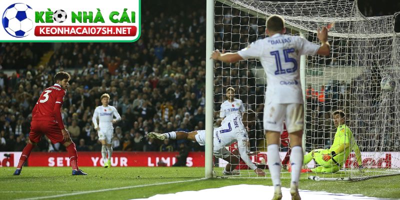 Hiệp hai bùng nổ, Nottingham chỉ gỡ được danh dự