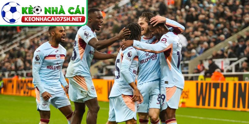 Newcastle vs Brentford: Sai lầm hàng thủ, Chích chòe ôm hận thua ngược tại Ngoại hạng Anh 4 Sai lầm hàng thủ và cái kết cay đắng cho Newcastle
