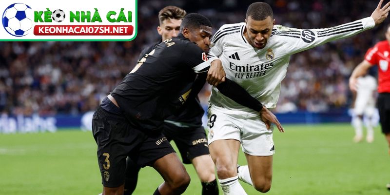 Hiệp một bế tắc dù Real Madrid áp đảo thế trận