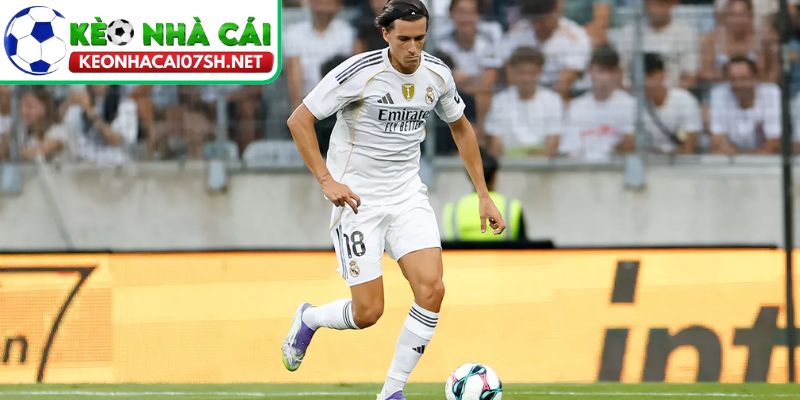 Carreras khai thông thế bế tắc, Real Madrid làm chủ hiệp hai